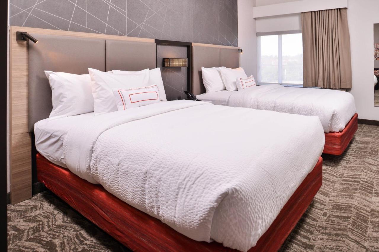สปริงฮิลล์ สวีท กรีนส์โบโรแอร์พอร์ต Hotel ภายนอก รูปภาพ