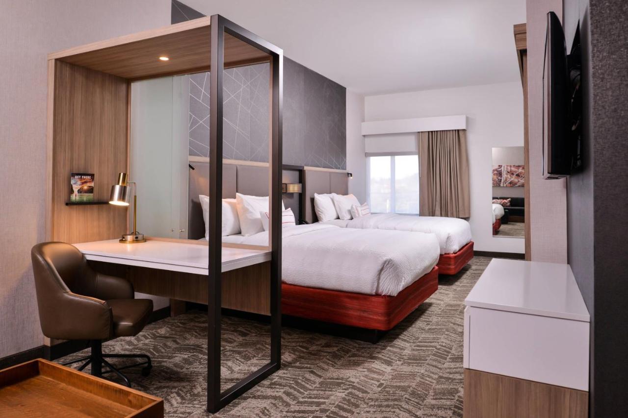 สปริงฮิลล์ สวีท กรีนส์โบโรแอร์พอร์ต Hotel ภายนอก รูปภาพ