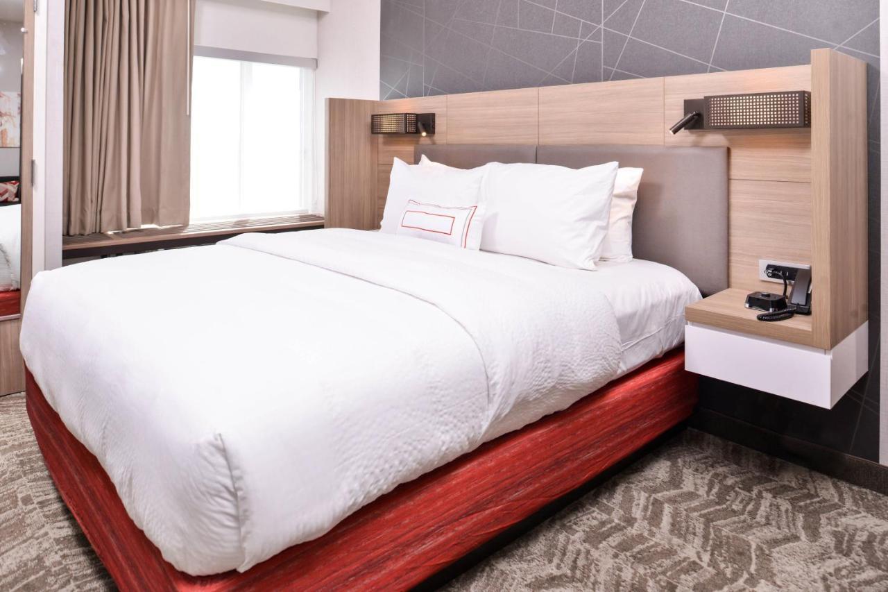 สปริงฮิลล์ สวีท กรีนส์โบโรแอร์พอร์ต Hotel ภายนอก รูปภาพ